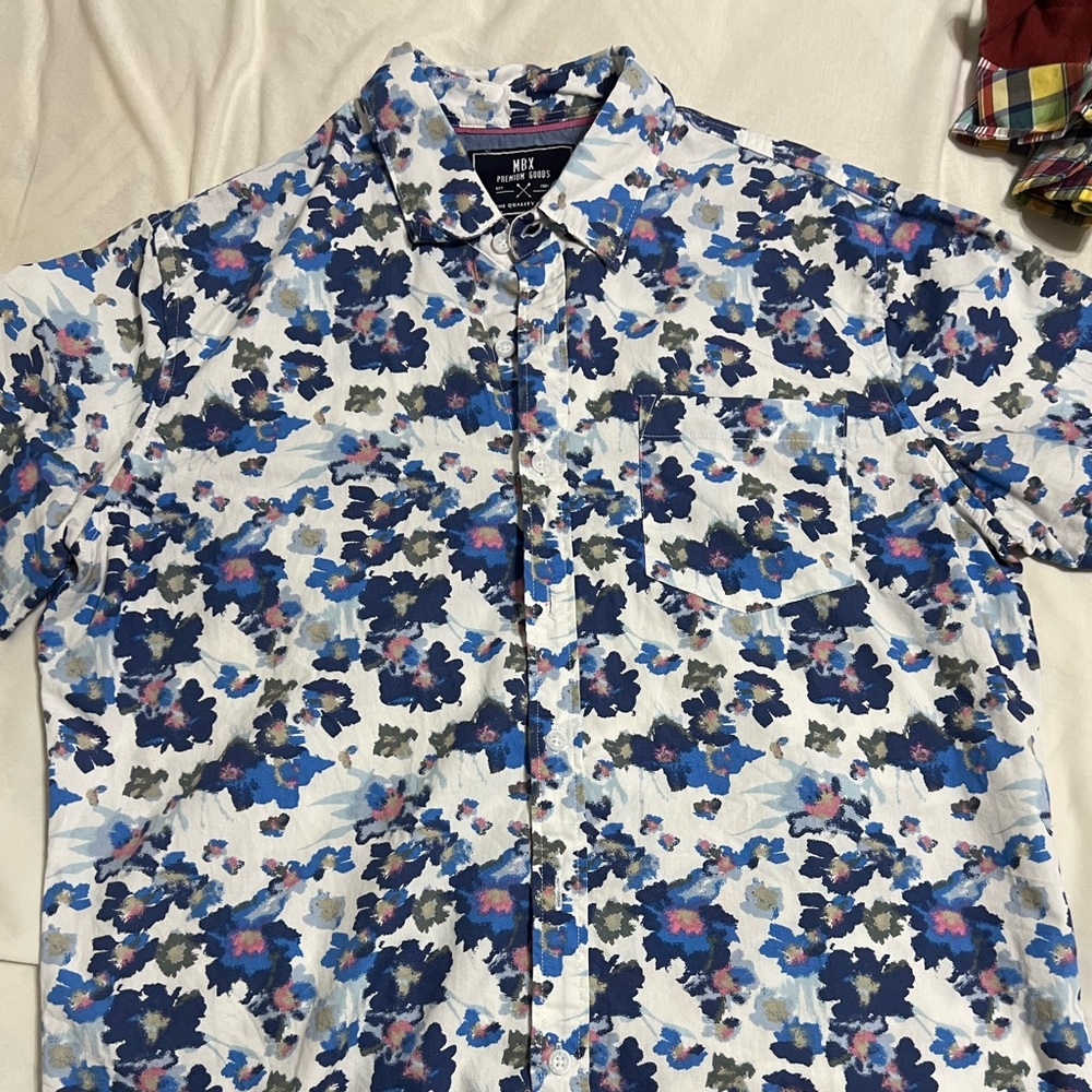Short sleeve button down dress shirt size M